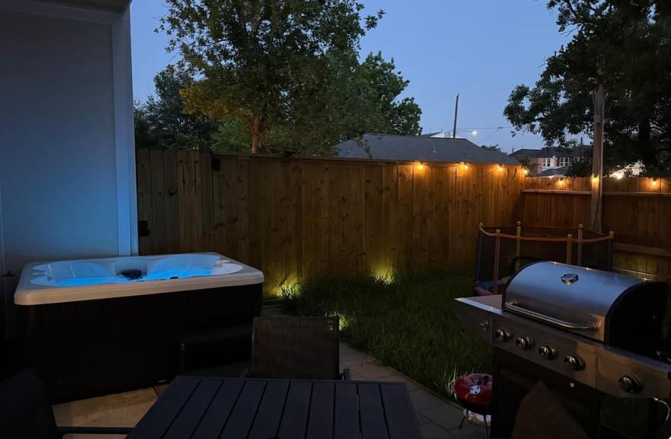 4BR Near NRG, World Cup, Hot Tub and Game Room House in Houston
