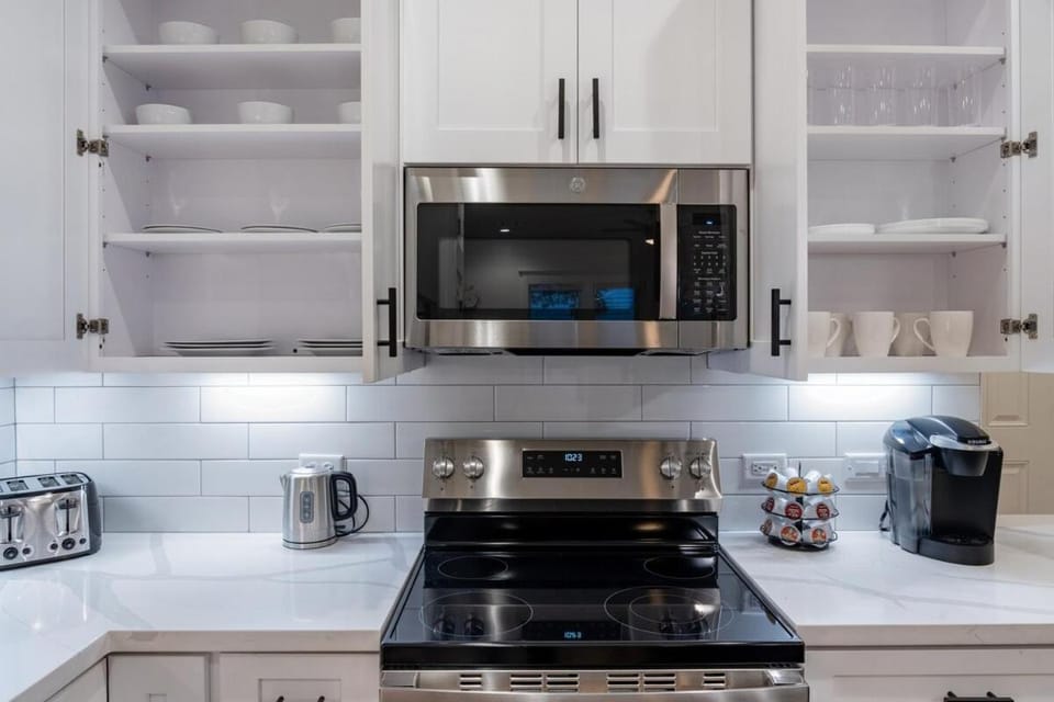 4BR Near NRG, World Cup, Hot Tub and Game Room House in Houston
