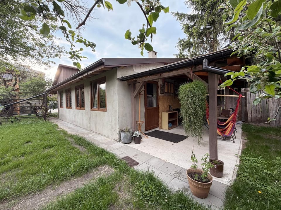 Studio Miodowa - z antresolą i ogrodem w sercu Zwierzyńca Apartment in Poland