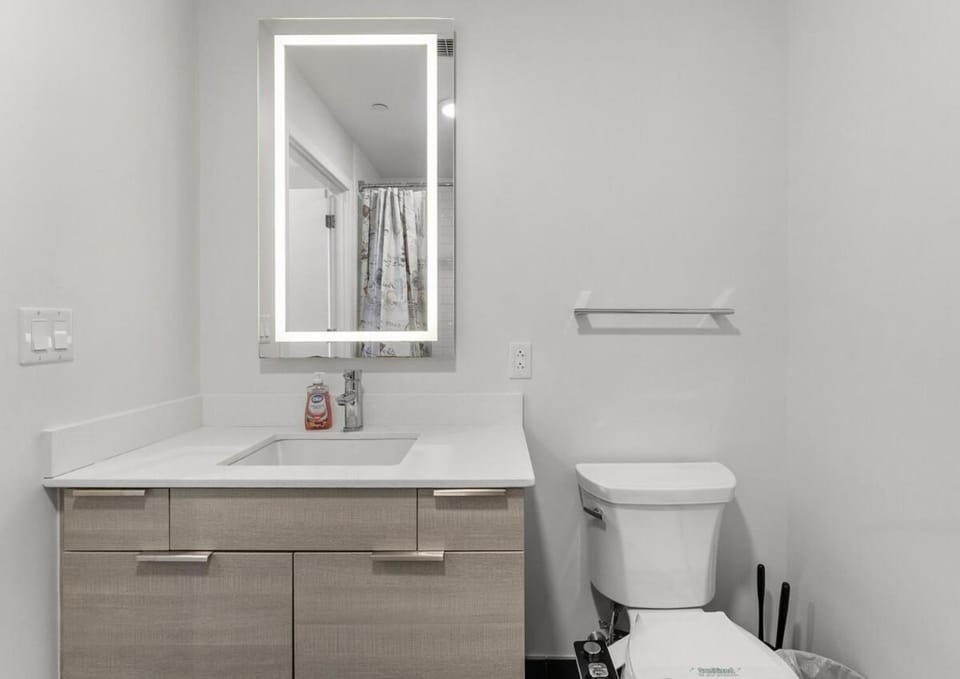 Modern 2 Bed 2 Bath I Assembly Row I Prime Location Apartment in Somerville