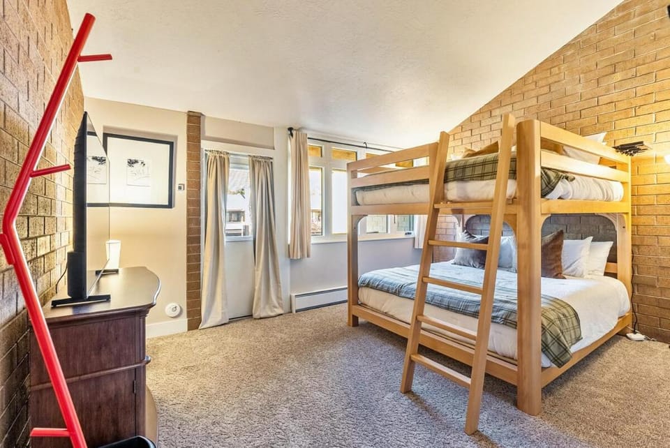 Park City Mountain Access Views 2BD 3BA Apartment in Park City