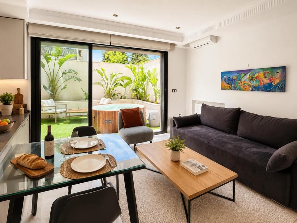 Living room, Dining area