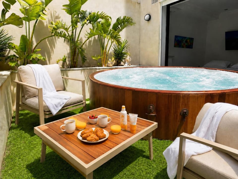 Patio, Hot Tub, Balcony/Terrace, Balcony/Terrace