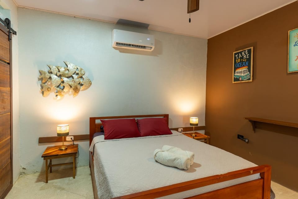 Tres Pipas Beachfront Arrecife, Wifi, AC Villa in Costa Rica