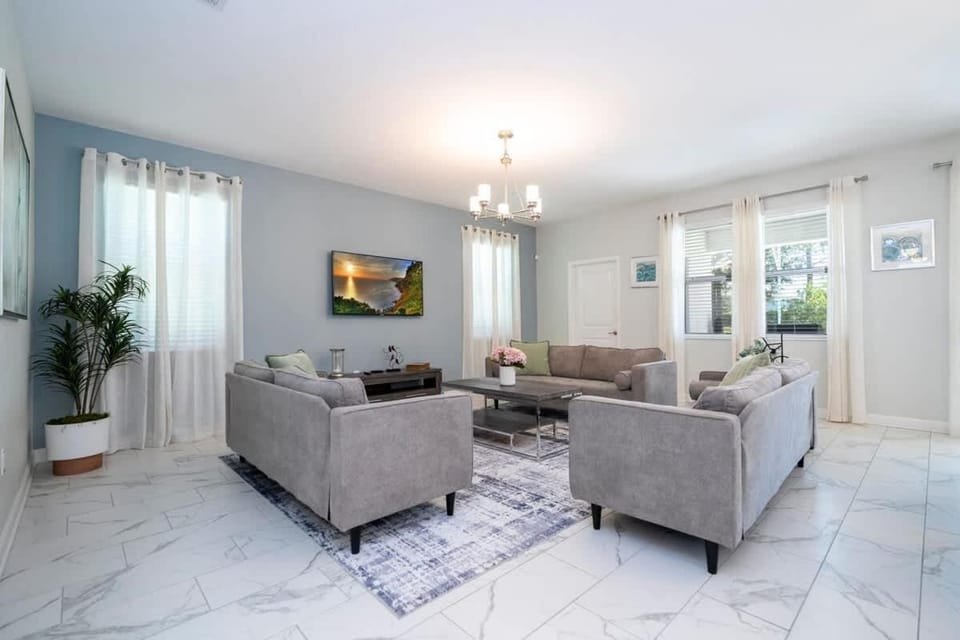 6-Bedroom Retreat in Champions Gate House in Osceola County