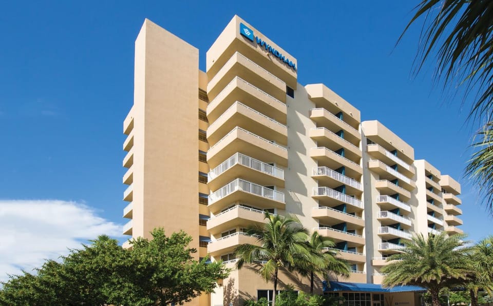 Santa Barbara Resort 2BR 2BA King Bed Balc House in Pompano Beach