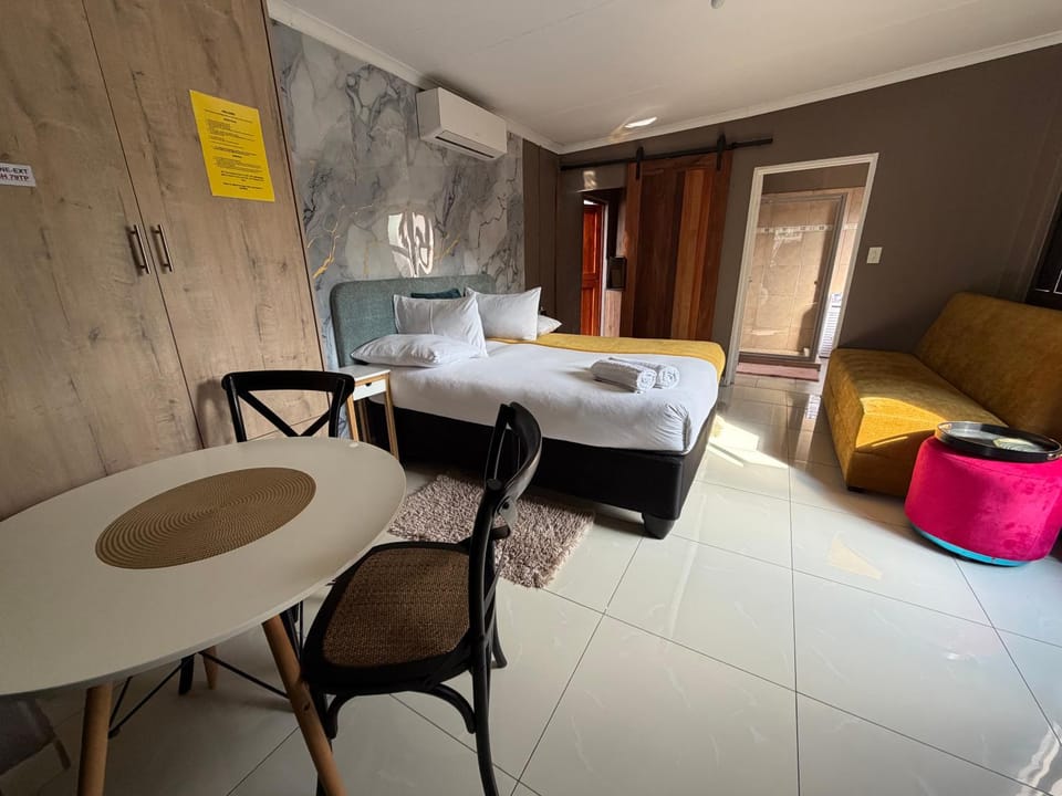 Room 4 ThirtyNineHoog Central Bed and Breakfast in South Africa