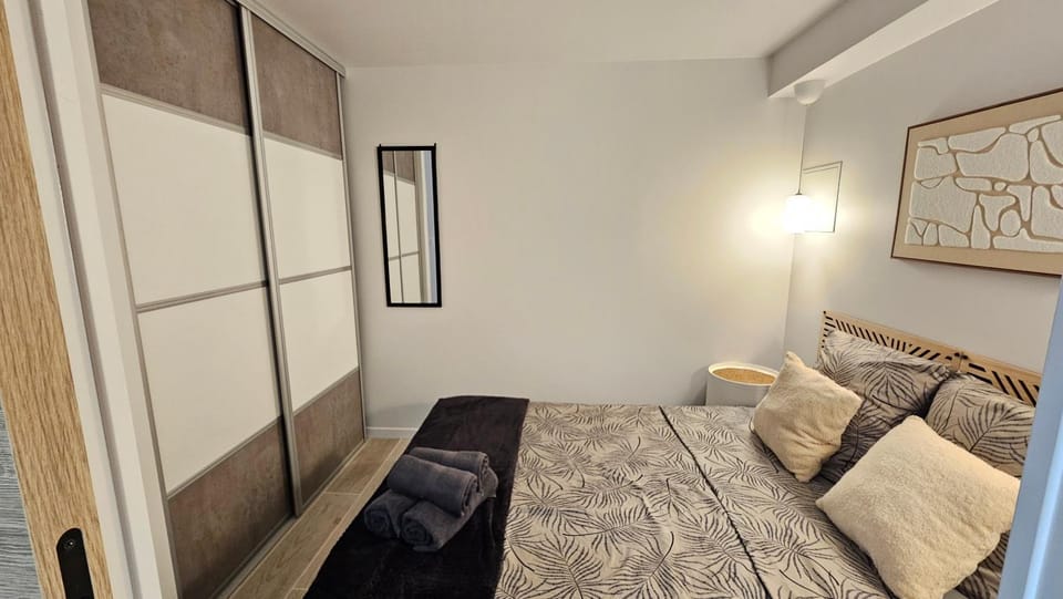Bed, Photo of the whole room, Bedroom, wardrobe