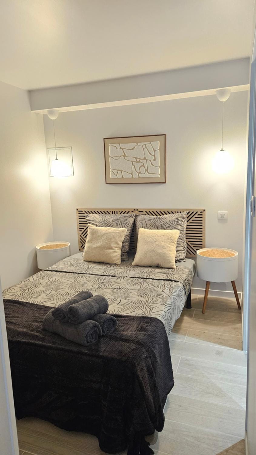 Bed, Bedroom