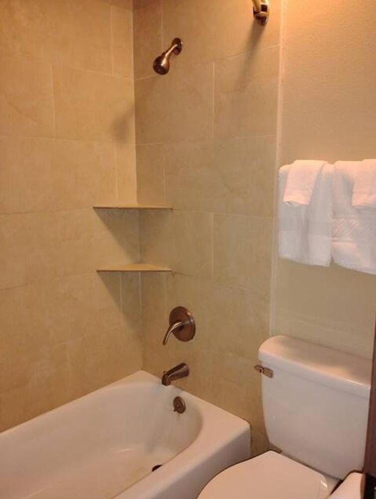 Gated 1 King Apt with Full Kitchen 139 Apartment in Baton Rouge