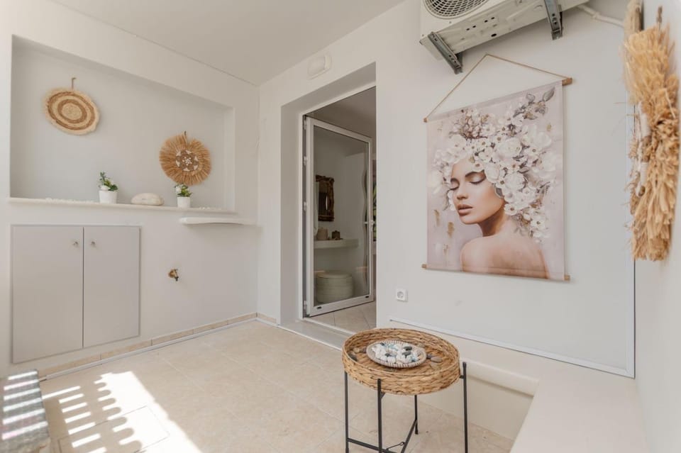 Hidden Dream Luxury Suite 8mn walk to Naxos Center Apartment in Naxos