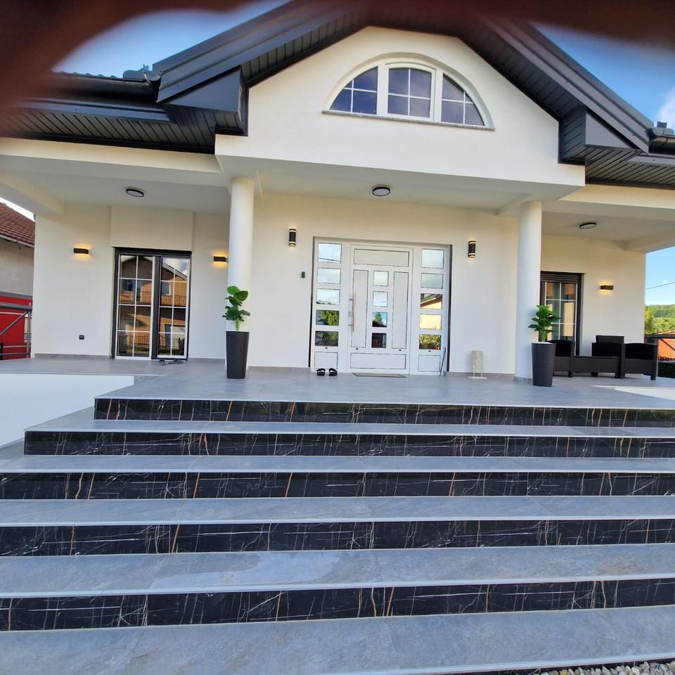 Property building, Facade/entrance