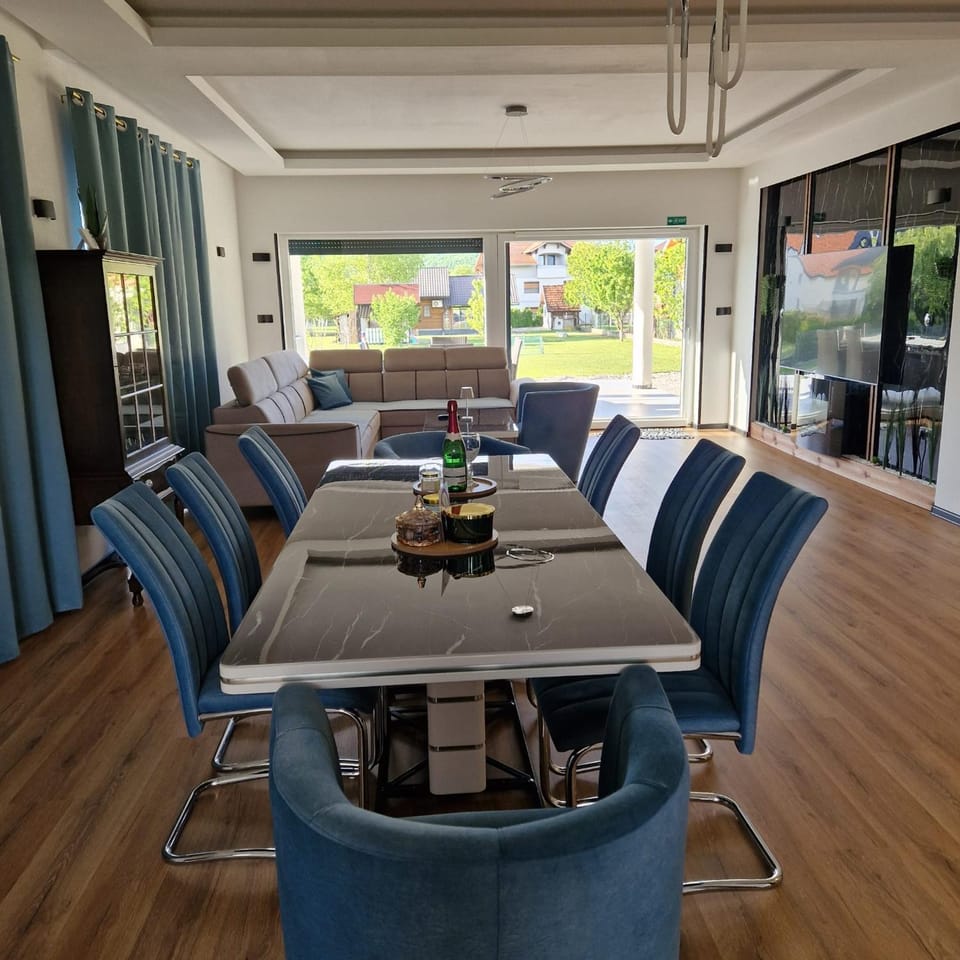 Living room, Seating area, Dining area