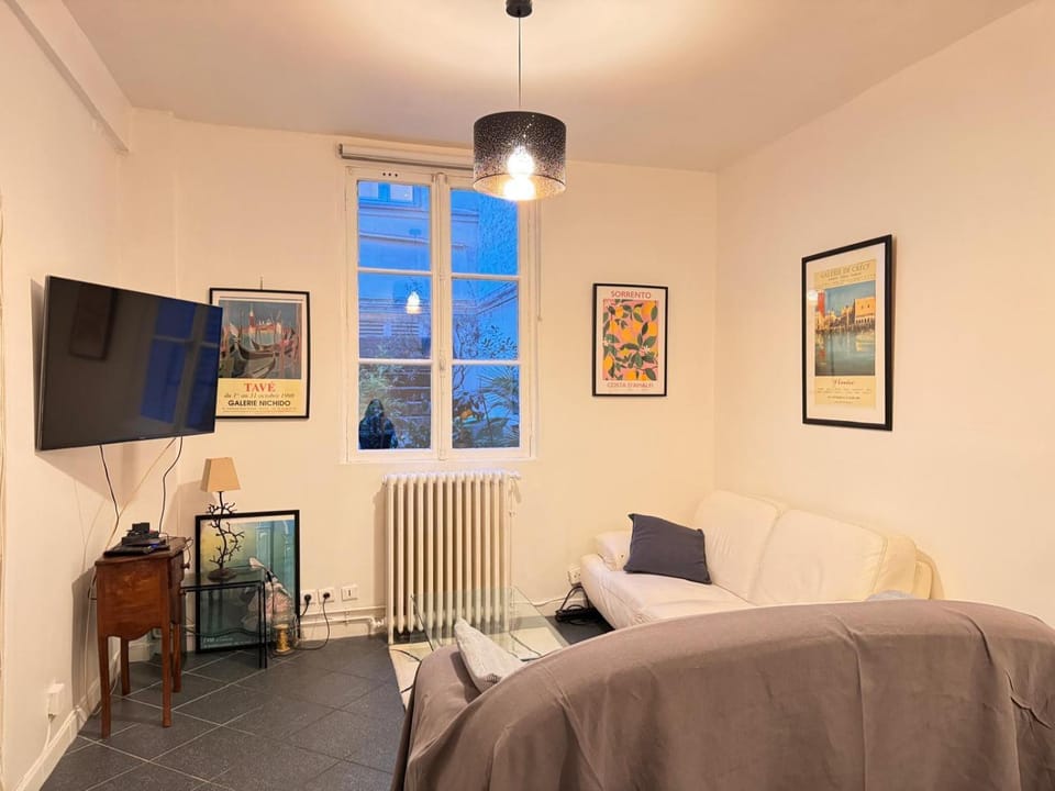 TV and multimedia, Living room, Bedroom, internet