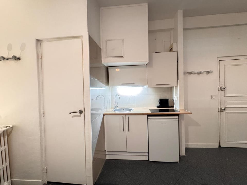 Kitchen or kitchenette, stove