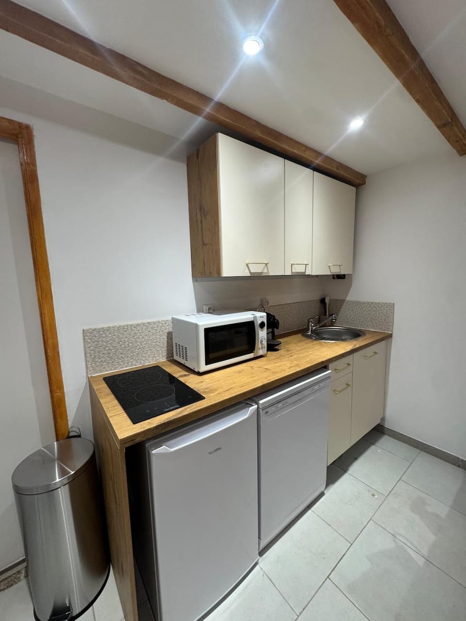 Dépendance de maison avec terrasse privée Bormes Apartment in Bormes-les-Mimosas