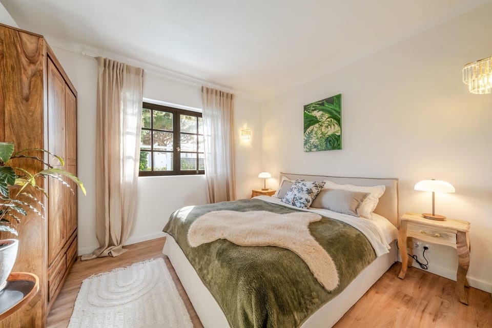 Bedroom, Pool view