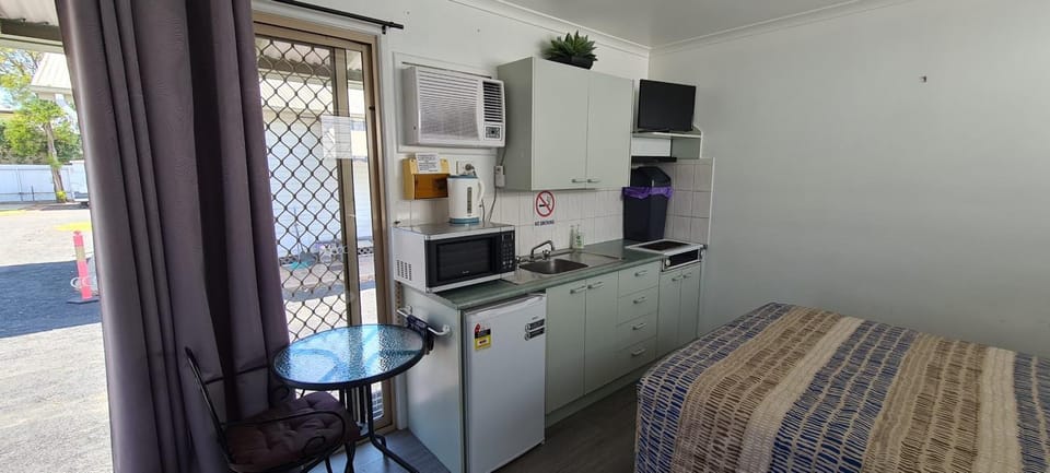 TV and multimedia, Kitchen or kitchenette, stove