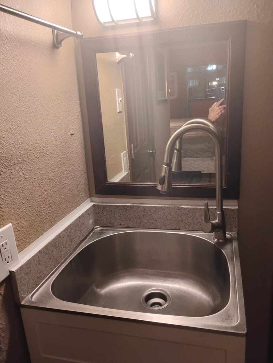 Gated 2 Double Beds Studio with Full Kitchen 140 Apartment in Baton Rouge