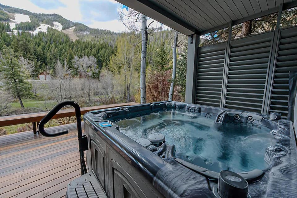 Abode at Guyer Hot Springs walk to lift hot tub House in Ketchum