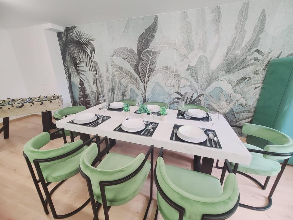 Seating area, Dining area, kitchen