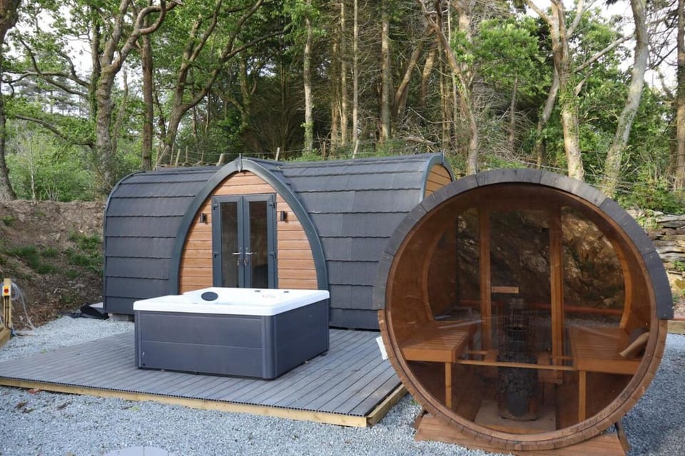 The Hideaway Spa Cabin Hot tub & Sauna Cabin in Wales