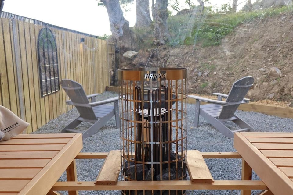 The Hideaway Spa Cabin Hot tub & Sauna Cabin in Wales