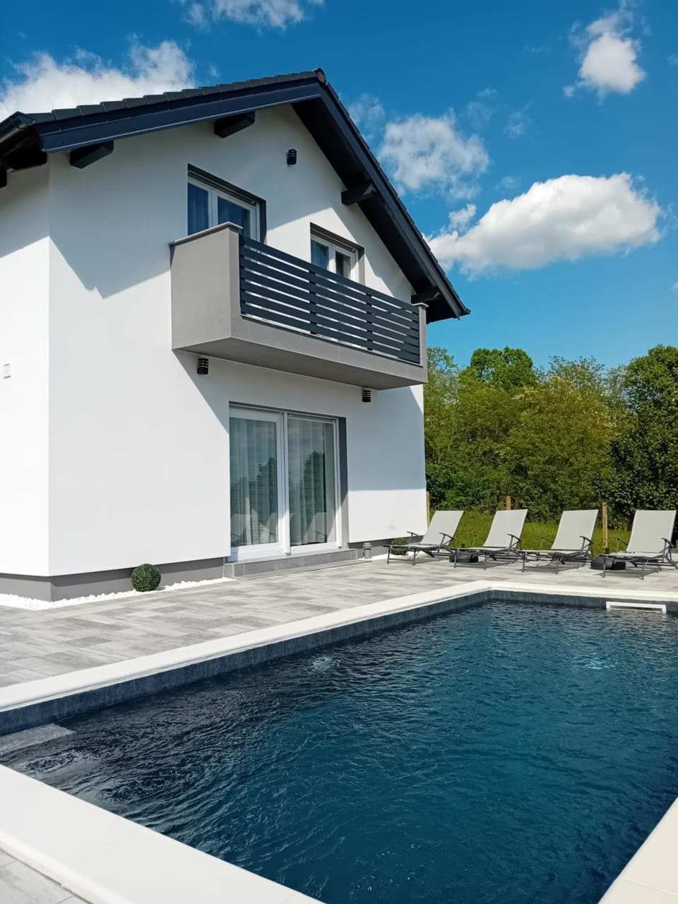 Patio, Day, Pool view, Swimming pool, sunbed