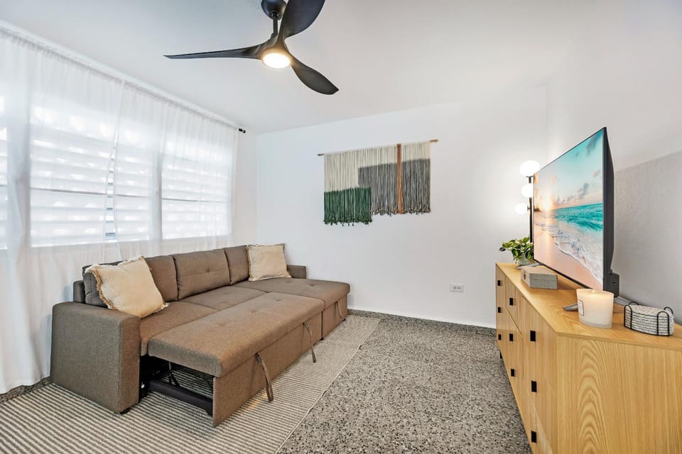 3BR Near Restaurants & Nightlife Sleeps 7 Apartment in San Juan