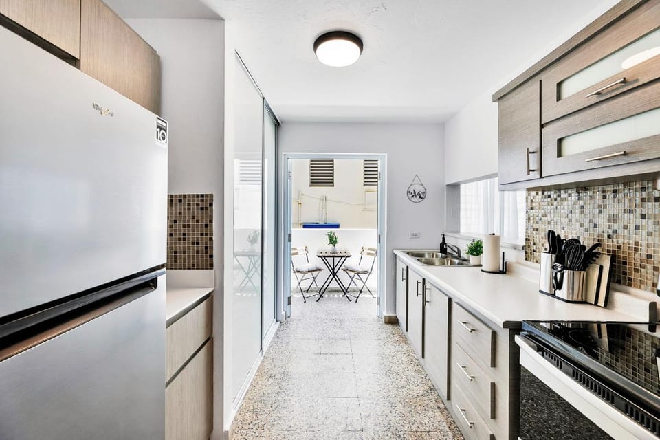3BR Near Restaurants & Nightlife Sleeps 7 Apartment in San Juan