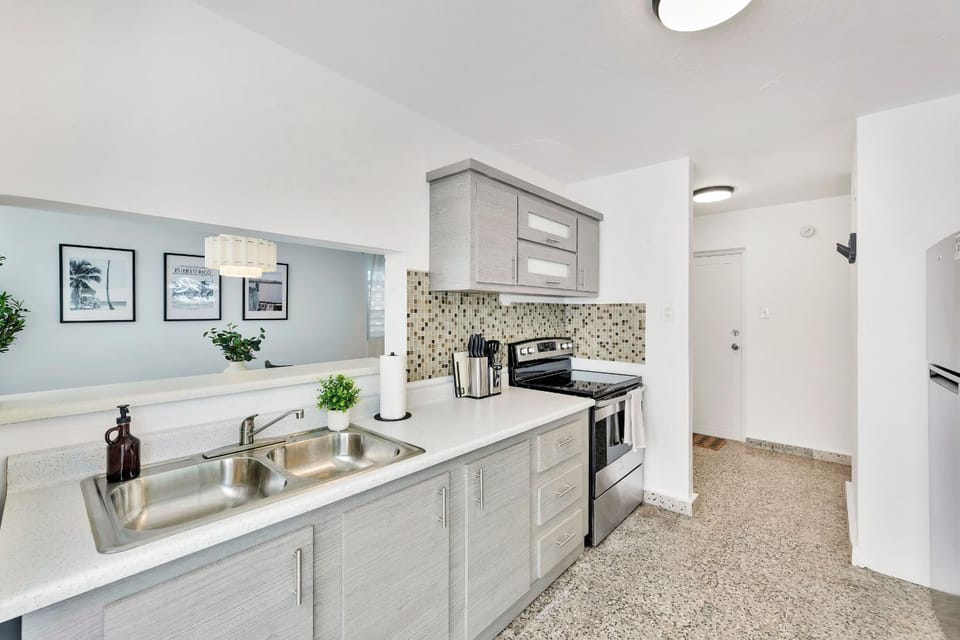 3BR Near Restaurants & Nightlife Sleeps 7 Apartment in San Juan