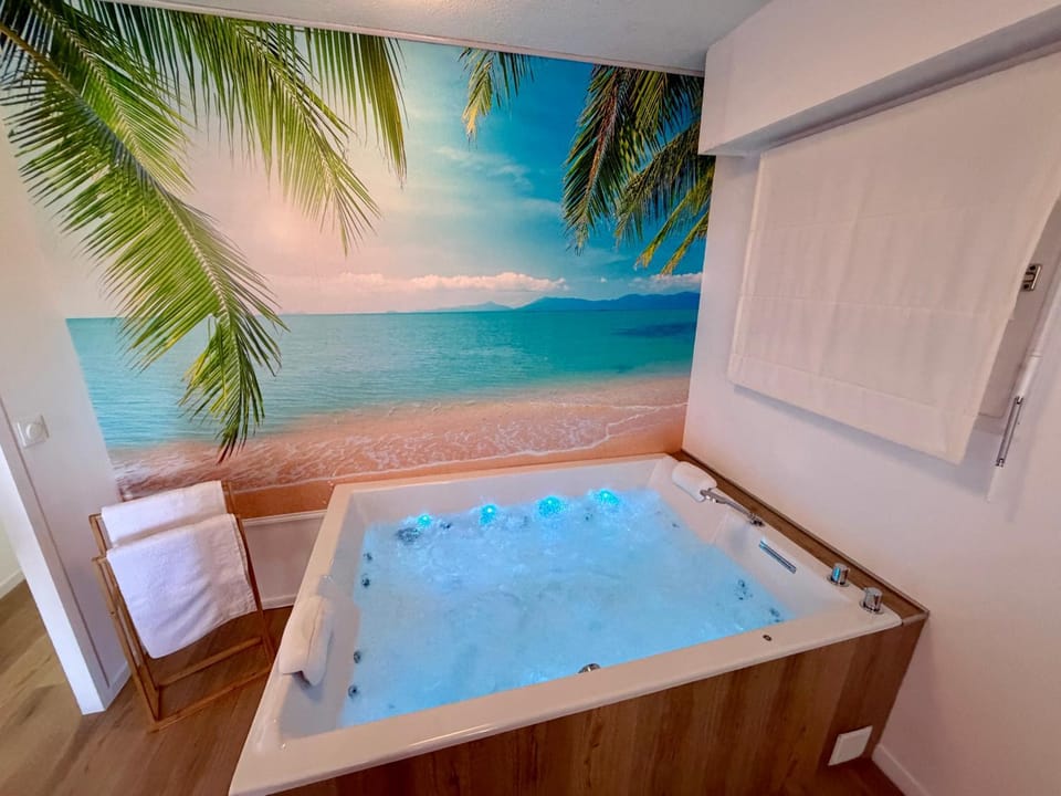 Hot Tub, Bath