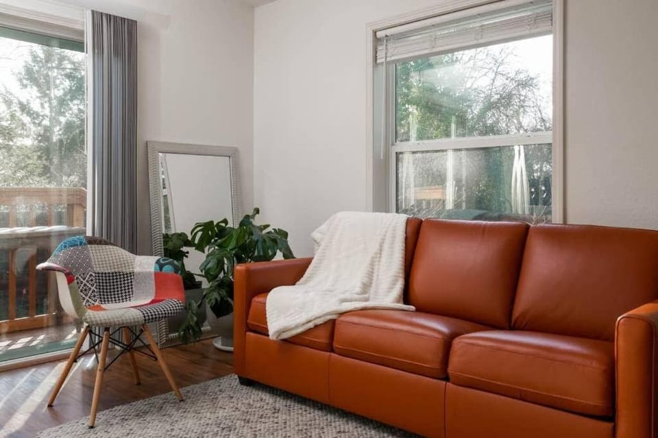 #StayInMyDistrict Raleigh Hills Serene Havens Nest House in Portland