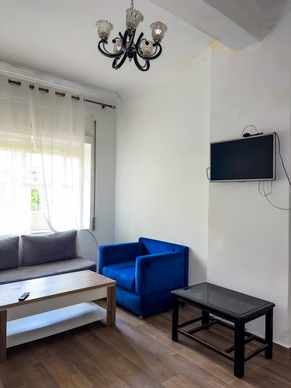 Communal lounge/ TV room, Bed, TV and multimedia, Living room, Seating area, Evening entertainment