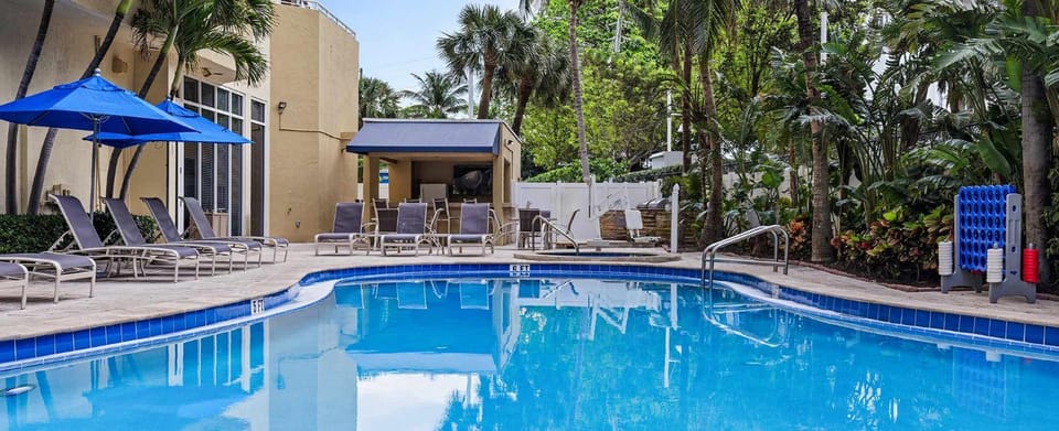 Santa Barbara Resort Studio Balcony Suite House in Pompano Beach