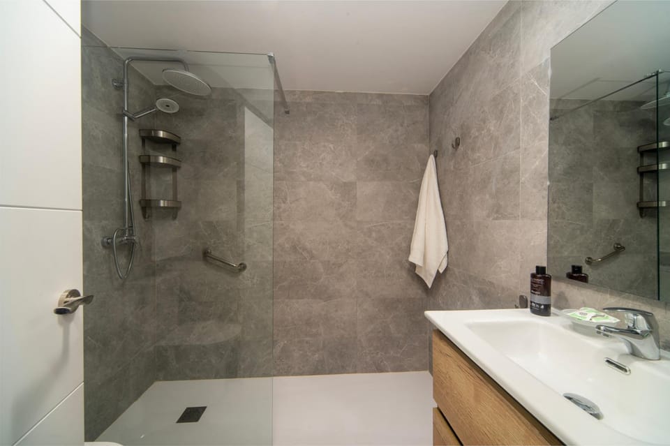 Shower, Bathroom, towels
