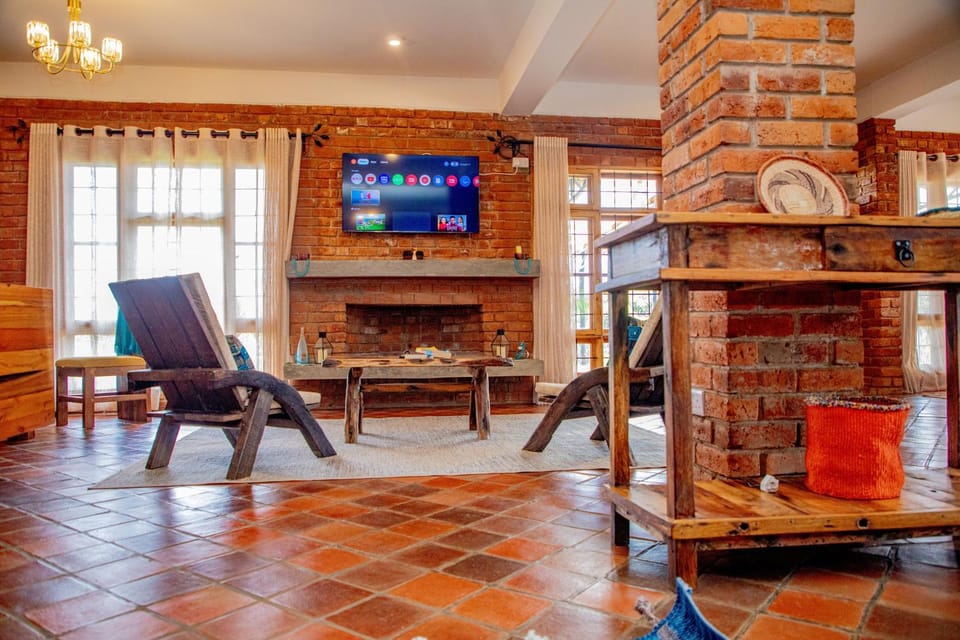 Communal lounge/ TV room, TV and multimedia, Living room, fireplace