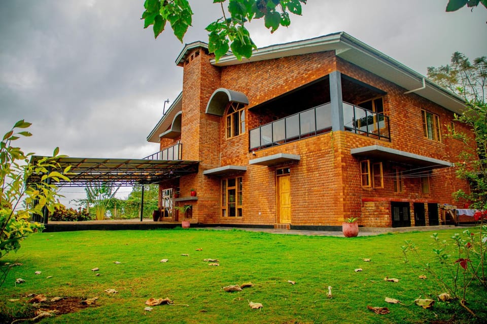 Property building, Day, Natural landscape, Garden, Garden view