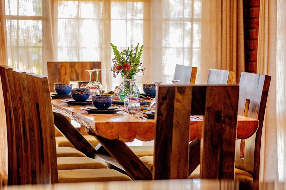 Food and drinks, Seating area, Dining area, Internal: Not applicable to any particular room