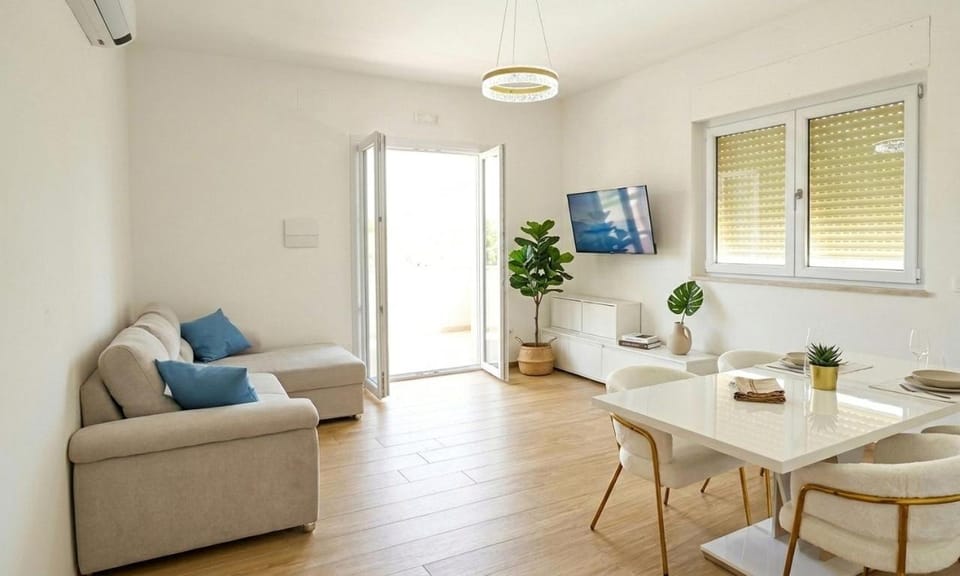 TV and multimedia, Seating area, Dining area