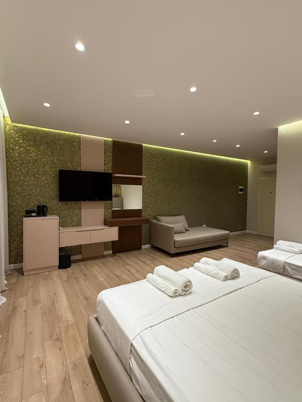 Hotel Leo Bed and Breakfast in Vlorë