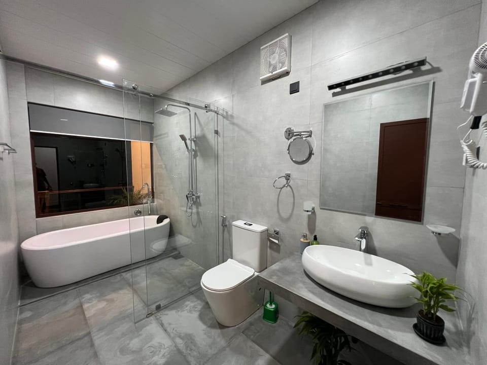 Shower, Toilet, Bathroom, Bath