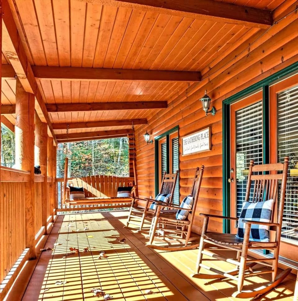 Sleeps 16 Luxury Cabin Game Room EV Charger Cabin in Gatlinburg