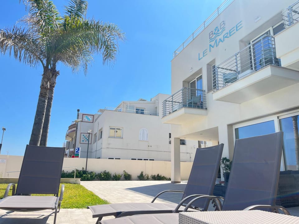 Property building, Swimming pool, Breakfast, Parking, furniture, elevator, air conditioner, air conditioner