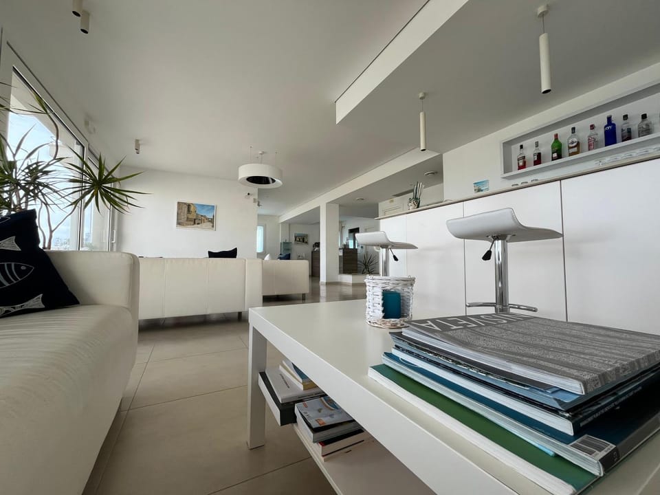 Lobby or reception, Swimming pool, Breakfast, Parking, furniture, elevator, air conditioner, air conditioner