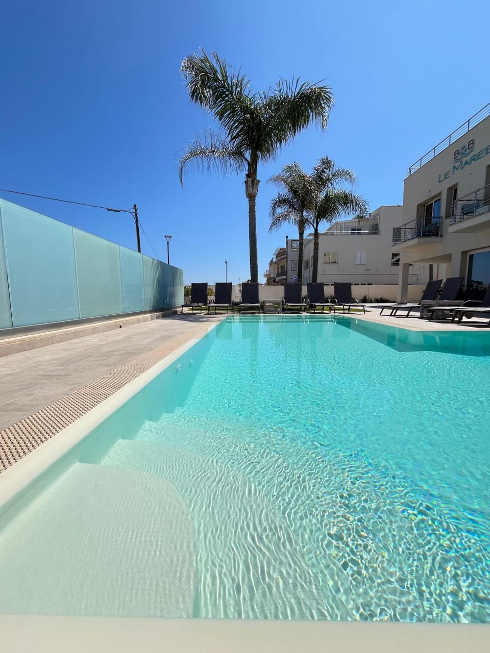 Property building, Bedroom, Swimming pool, Breakfast, Parking, hair dryier, elevator, air conditioner, air conditioner