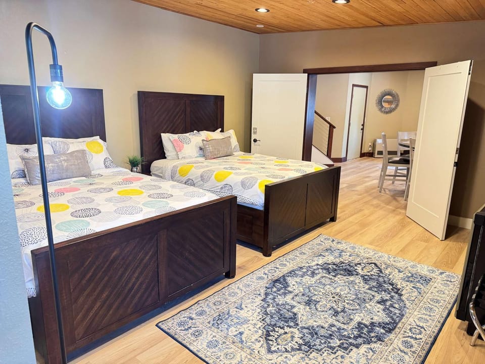 Residential Area Ski Chalet by Creek - Sleeps 6 House in Girdwood