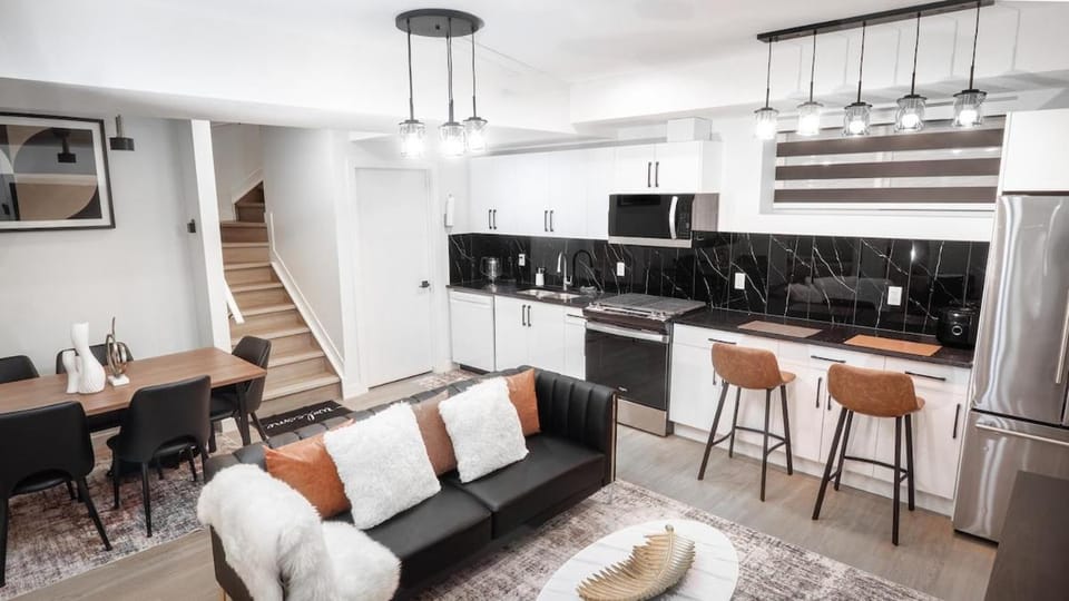 Kitchen or kitchenette, Living room, Seating area, Dining area, dishwasher, minibar, stove