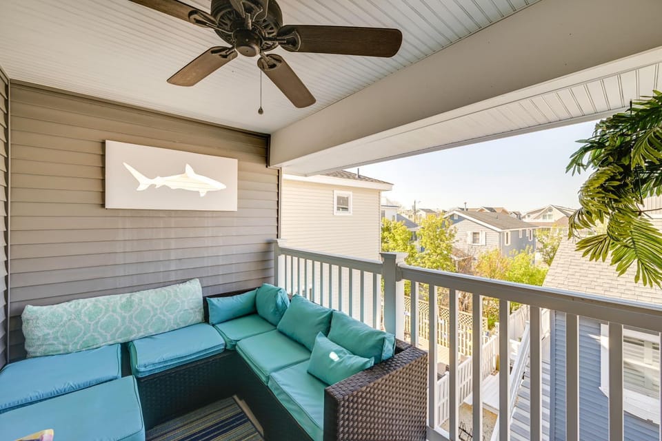 Family Home w/ 5 Decks! Fantasy Island Down Street House in Beach Haven