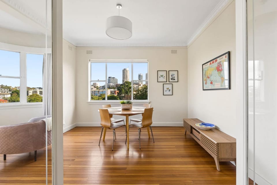 Large Comfortable Deco Apartment with Marina Views Apartment in Sydney